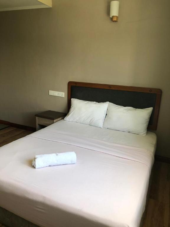 לאוואס Hotel Perdana מראה חיצוני תמונה