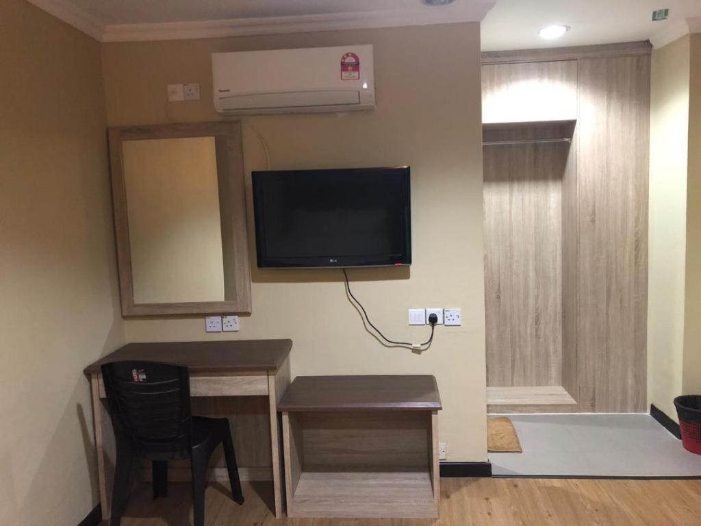 לאוואס Hotel Perdana מראה חיצוני תמונה