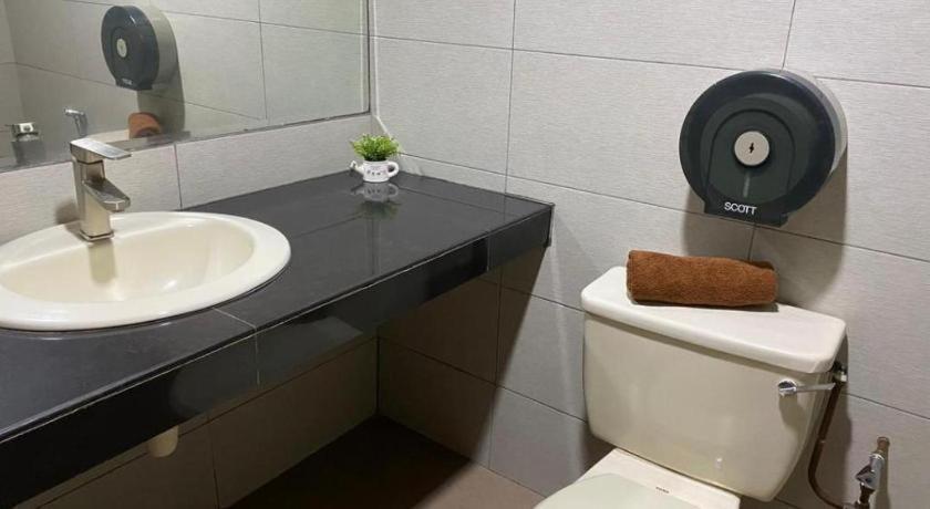 לאוואס Hotel Perdana מראה חיצוני תמונה